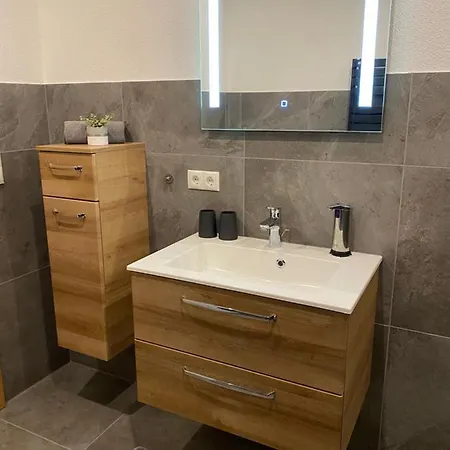 アパート Leonies